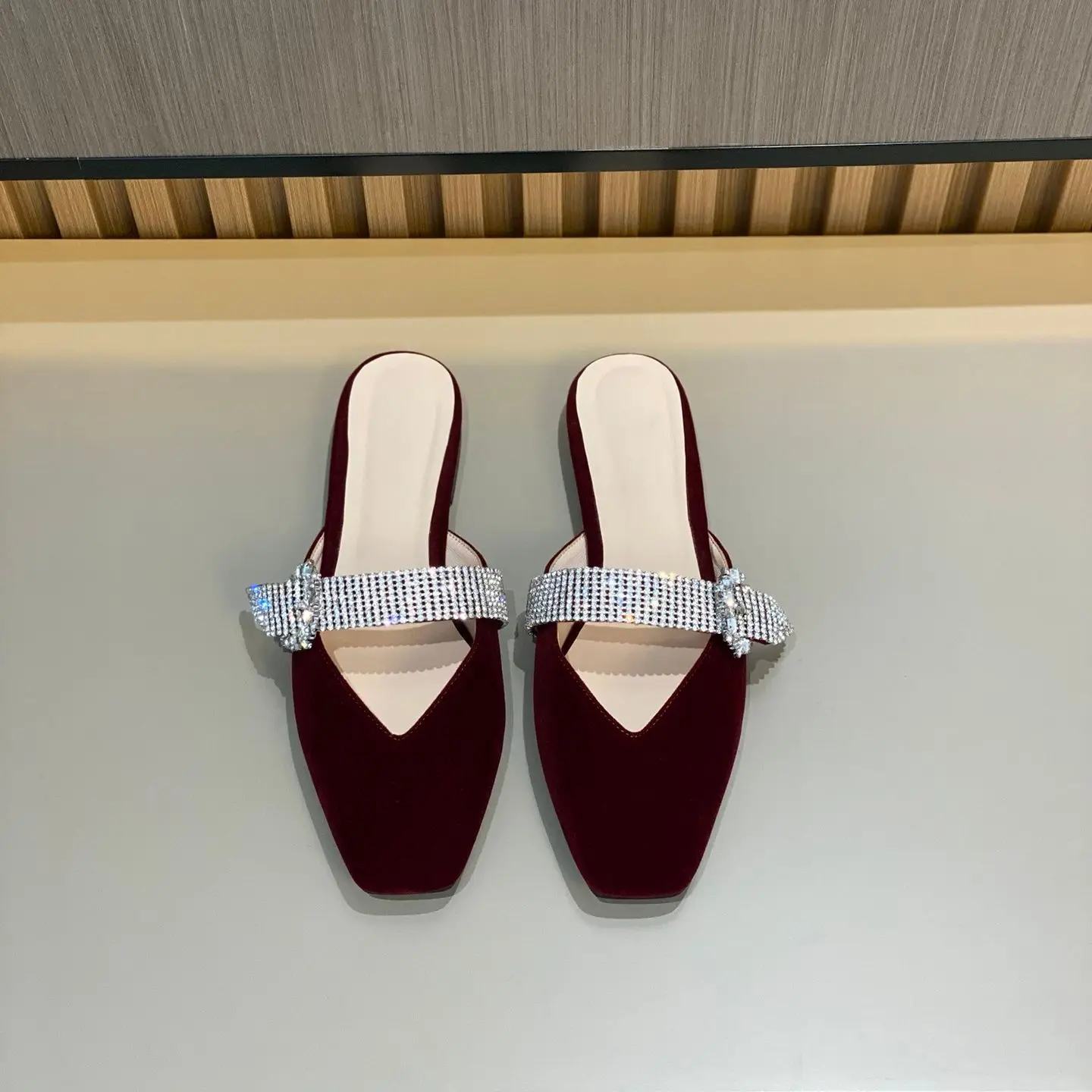 

New style Baotou semi slippers women wear flat bottomed and comfortable in 2022 summer, and wear Korean British Baotou shoes