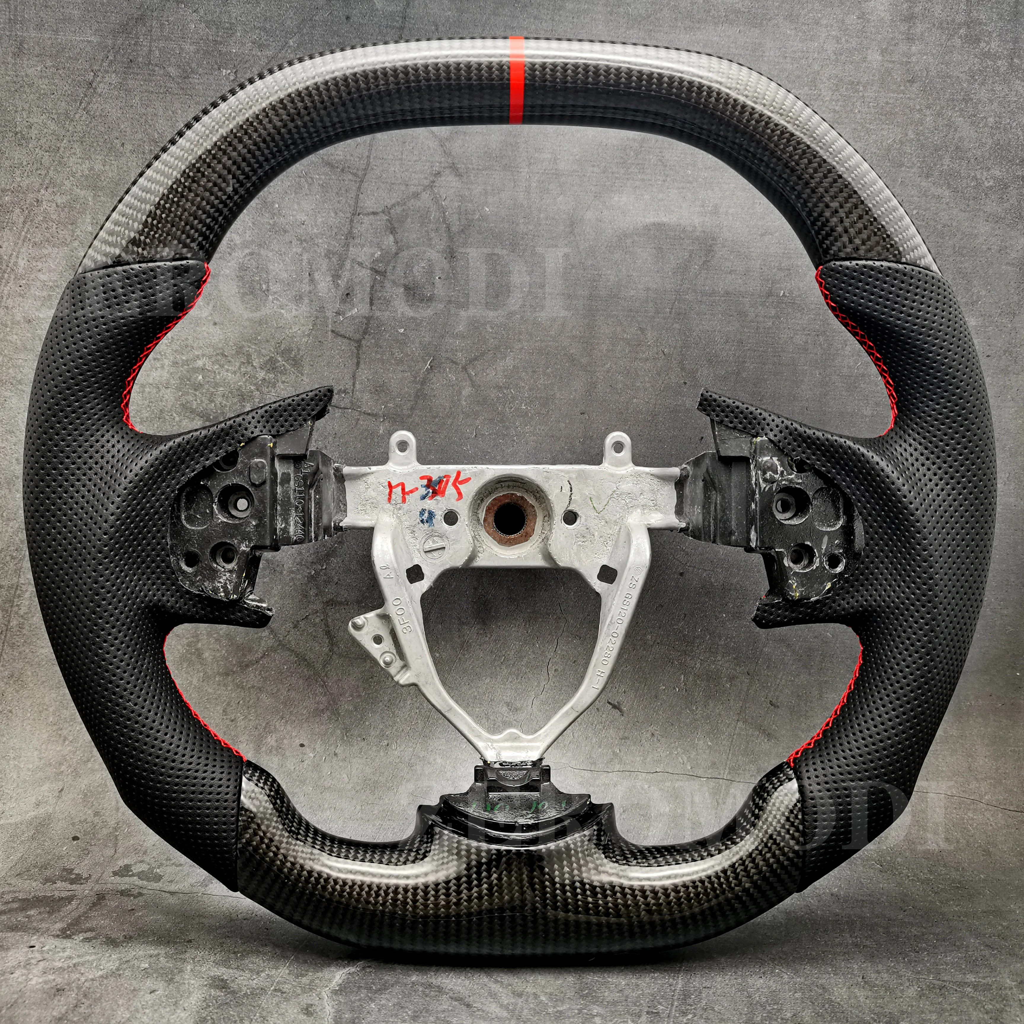 

Для Mitsubishi Lancer Custom Carbon Fiber перфорированный кожаный руль