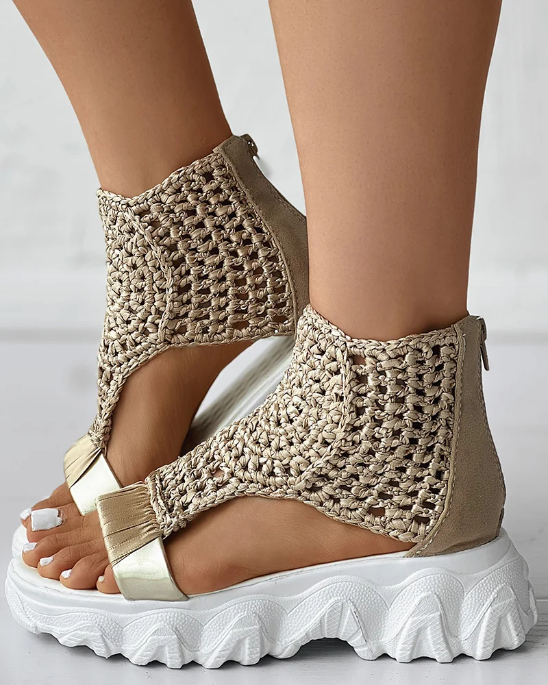 Женские плетеные сандалии на танкетке с геометрическим рисунком