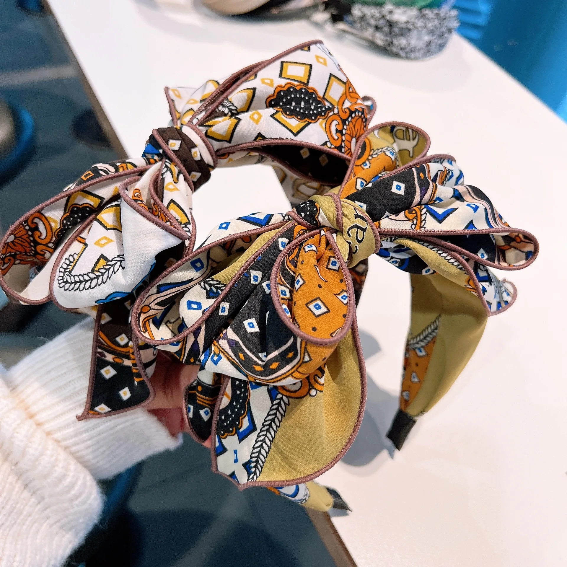 

2022 Spring/Summer New Fashion Retro Print Bow Headband Women