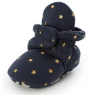 Детская обувь для новорожденных мальчиков и девочек с принтом звезды, полосатые ботинки для первых шагов, рождественские мягкие противоскользящие теплые детские ботинки для кроватки