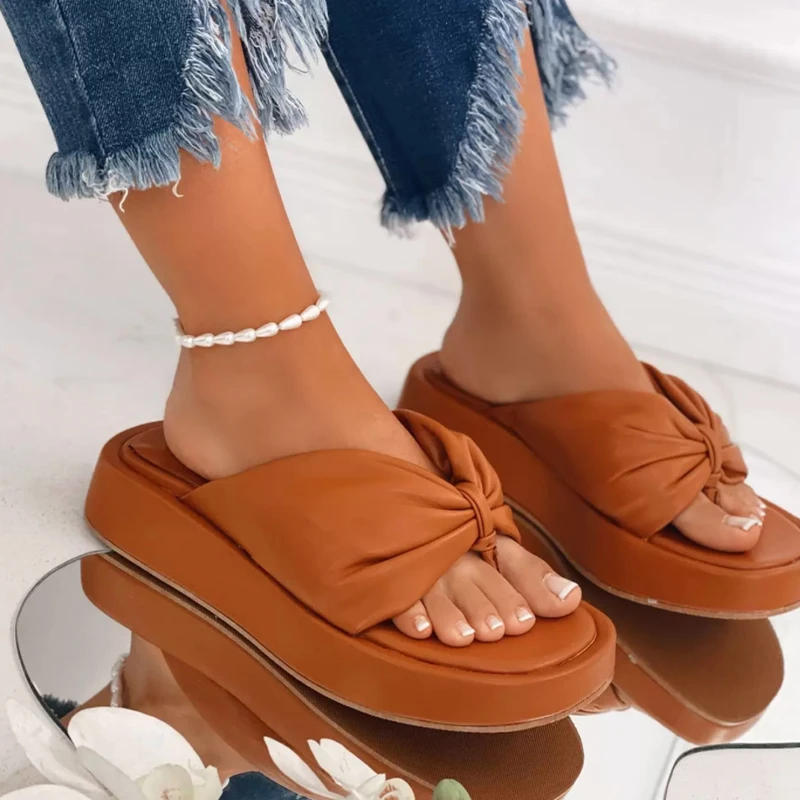 

2022 New Flats Casual Clip-toe Flip Flops Slippers Summer Wedges Sport Sandals Women Shoes Designer Beach Slides Fashion Mujer
