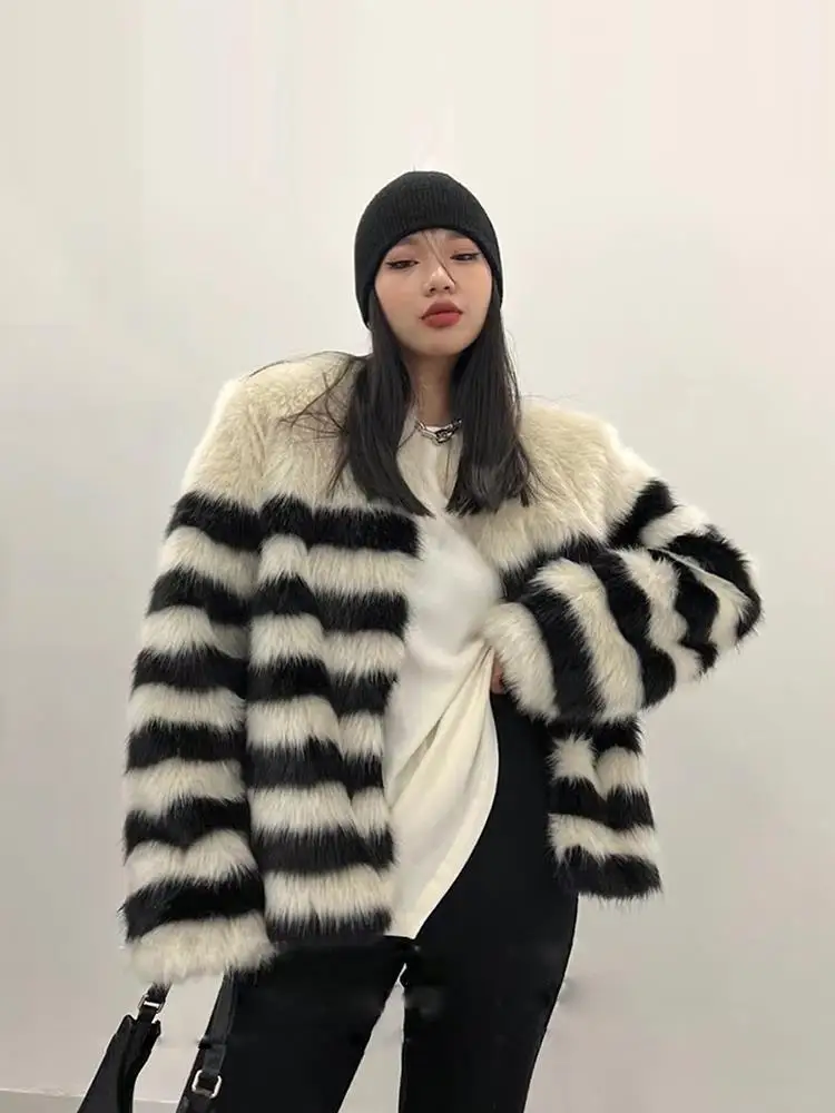 

Imitation Fox Fur Coat for Women Mid Length Black White Stripes Loose Fashion Jackets Trend Thick Warm Fur Outerwear Winter 2023