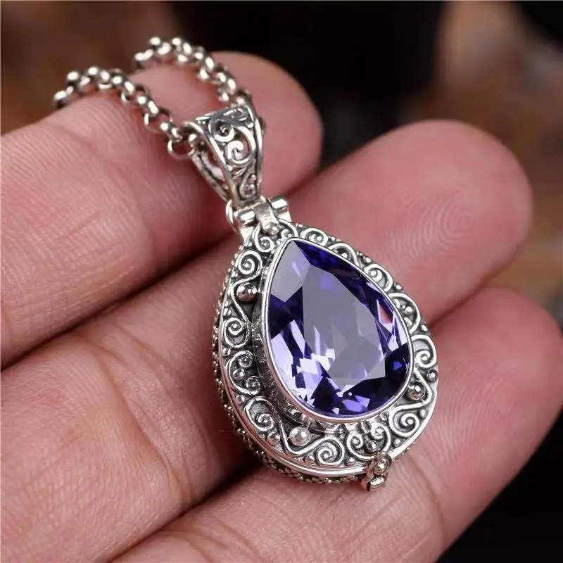 

Women's Exquisite Carved Box Pendant Necklace Inlaid with Drops of Amethyst Accessories Fashion Romantic Gift