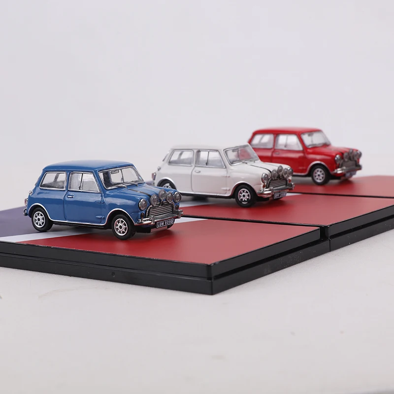 Фото Модель автомобиля GCD 1:64 Austin Mini Cooper S белого/синего/красного цвета из сплава №3