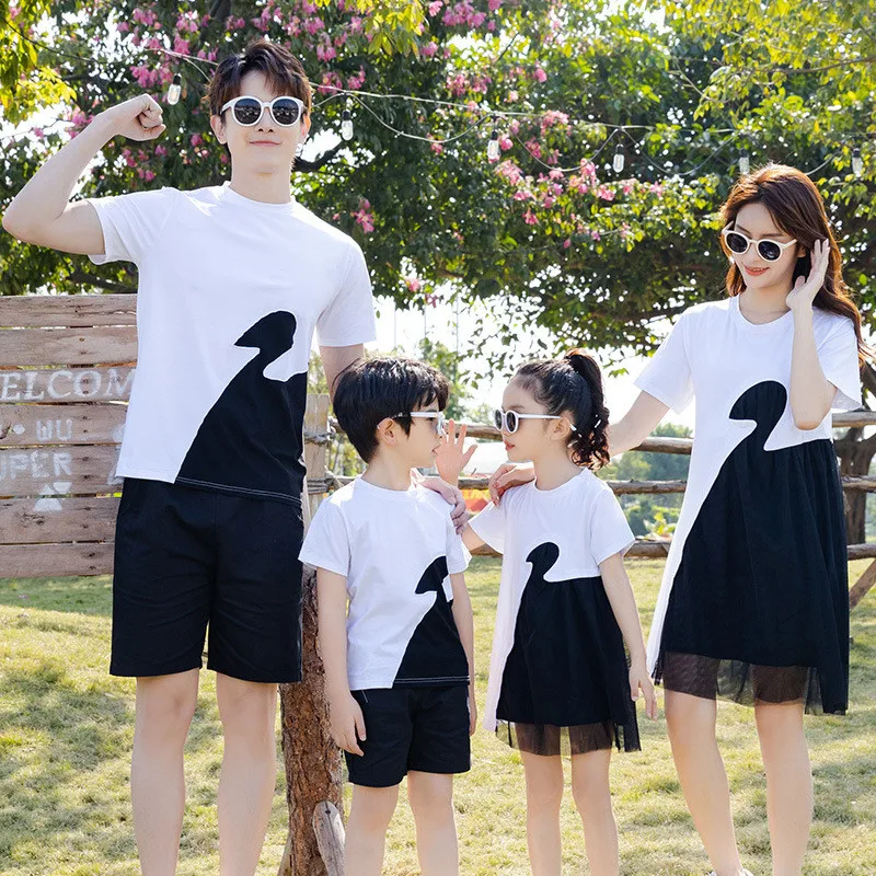 

Fashion Family Suit for Mother Daughter Dresses Father Son T-shirt Pant Cartoon Print Adult Kids Matching Clothes Outfits