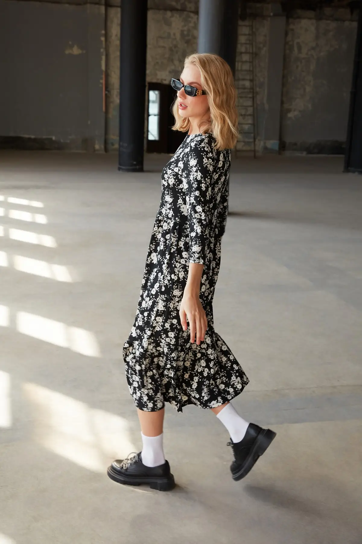 

Trendyol Flower Pattern Woven Dress TWOAW22EL2220