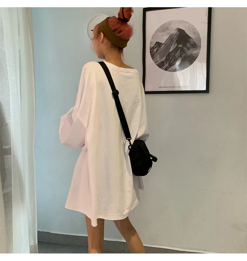 Женская футболка с длинным рукавом круглым вырезом и буквенным принтом