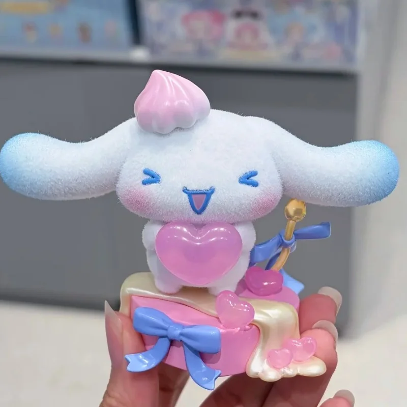 Фото Оригинальная коллекционная фигурка Cinnamoroll из серии «Наполнен любовью» в слепой коробке, кавайная флокированная статуэтка, украшение для рабочего стола, кавайный подарок-сюрприз, игрушка №4