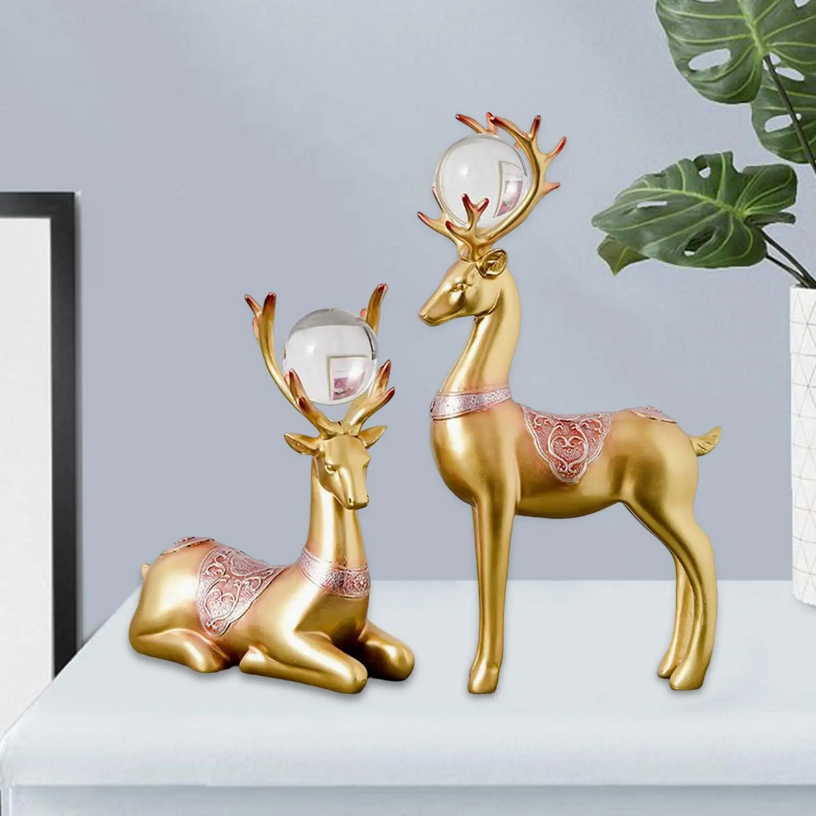 

2 шт., статуи оленей