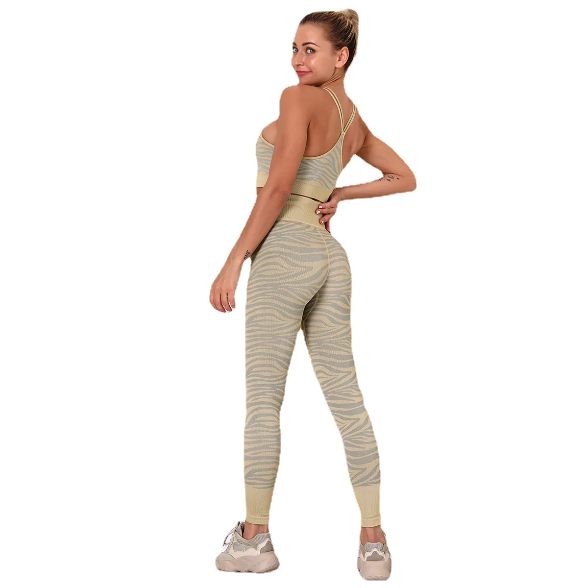 New Women's Sexy Striped Knitted Fitness Running Hip Tights Seamless Sports Yoga Suit Two-piece Set