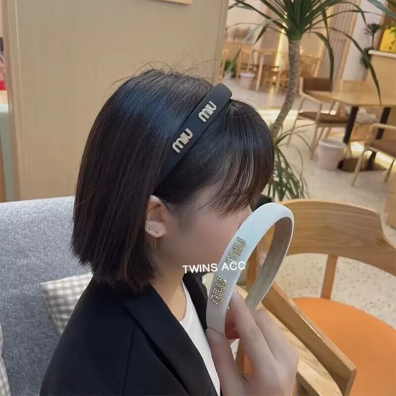 

Корейские циркониевые повязки для волос с надписью Миу модные обручи для волос дизайнерские аксессуары для женщин головной убор шпильки по...