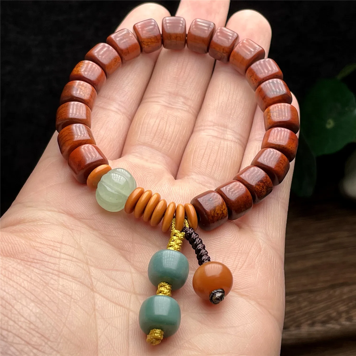 

Fidelity Tibetan fried pattern yak bone bracelet bone Buddha beads cow horn play accessories male and female couple bracelet