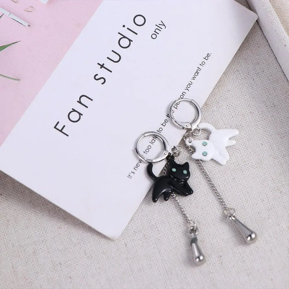 Серьги-гвоздики с элементами животных драгоценные камни кисточки асимметричные