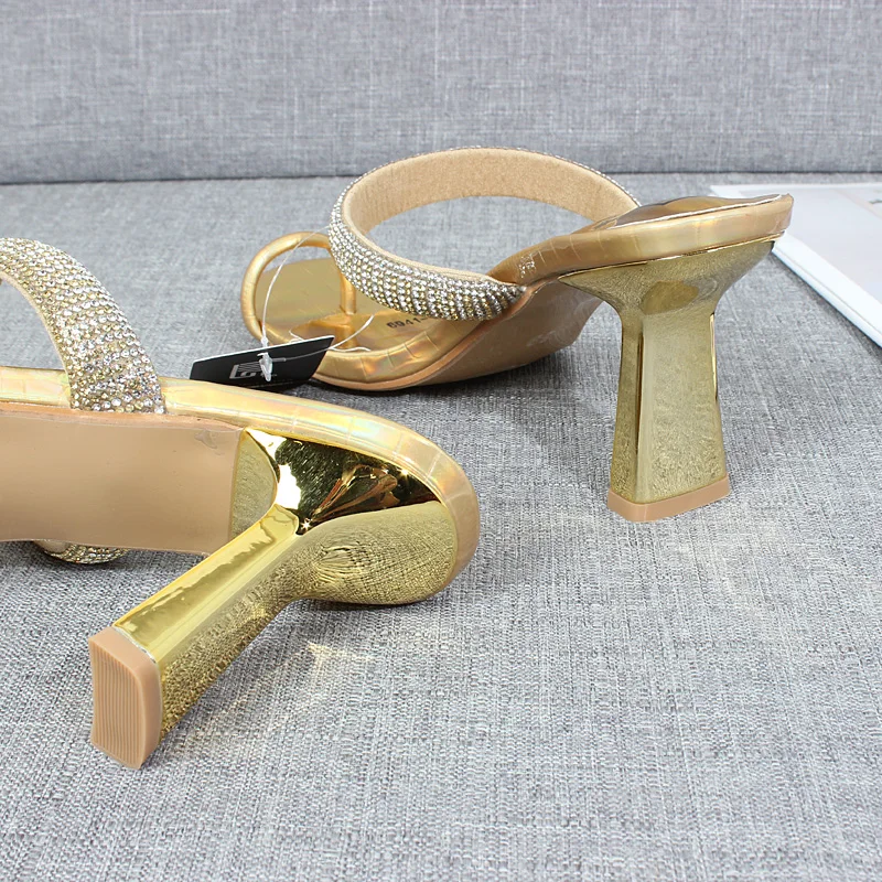 Женские сандалии новинка лета 2024 комплект из лакированной кожи с тиснением на