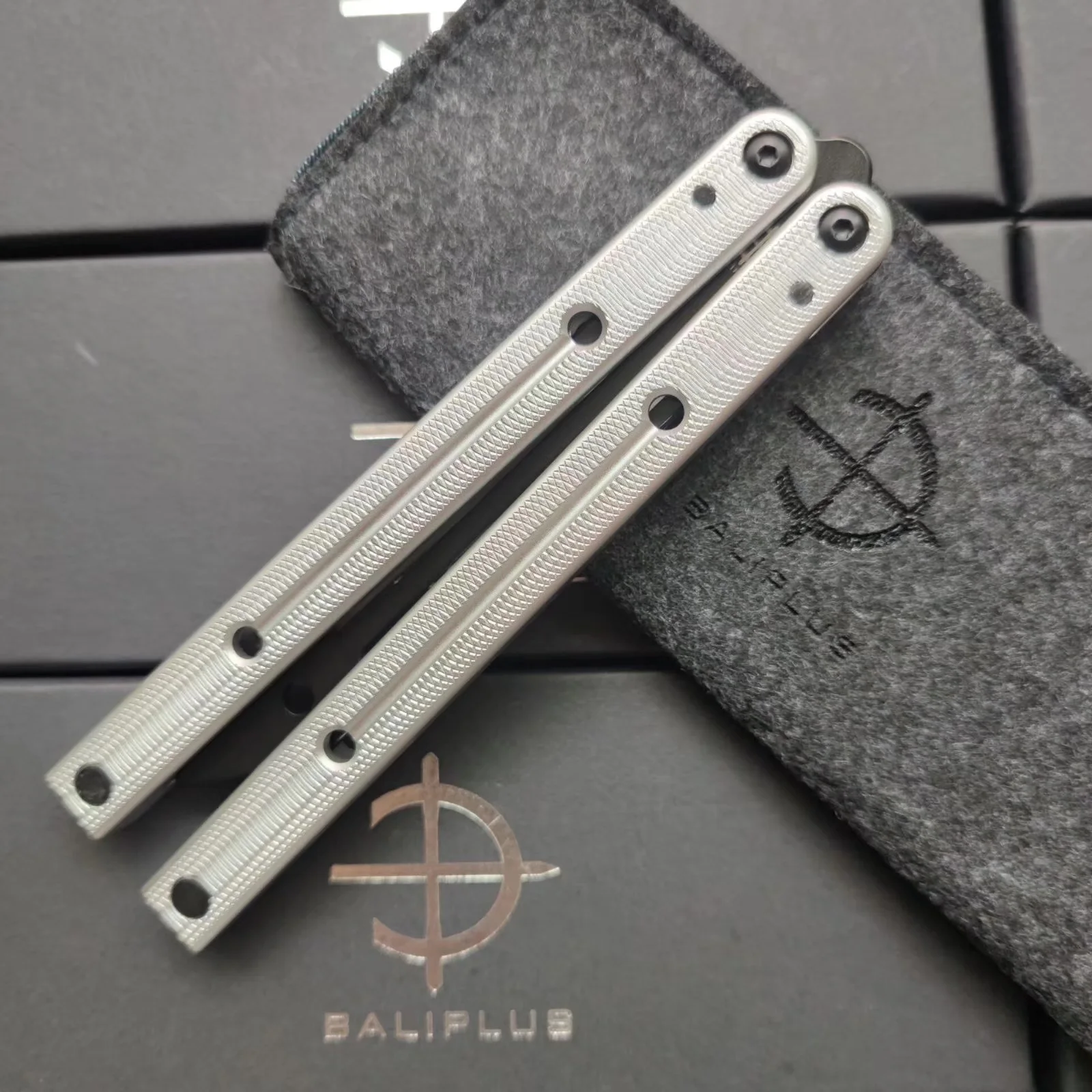 Тренировочный нож-бабочка из кальмара ручка алюминиевого сплава лезвие