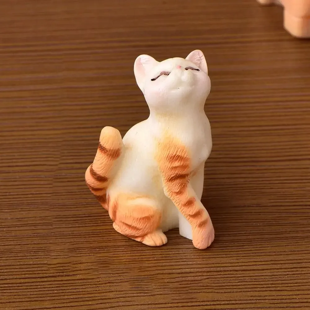 

Миниатюрная статуэтка кошек из смолы