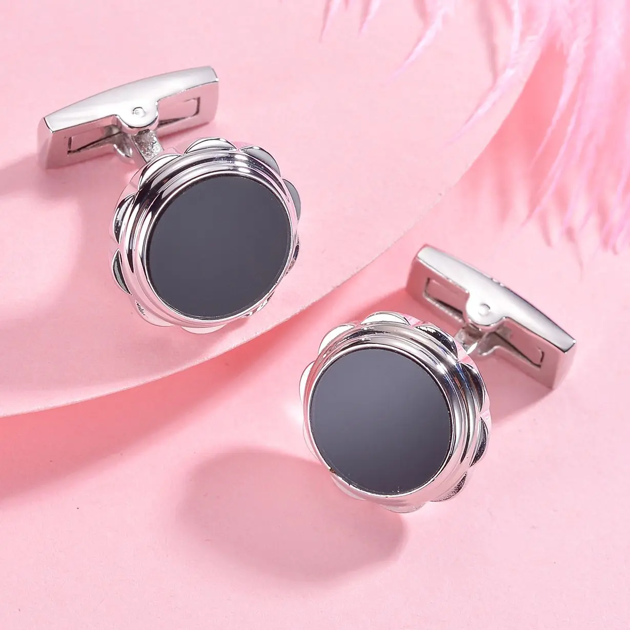 

Classic High Quality Petal Shaped Black Design Cufflinks Gifts For Wedding Guests Mens Designer Clothes Accessories