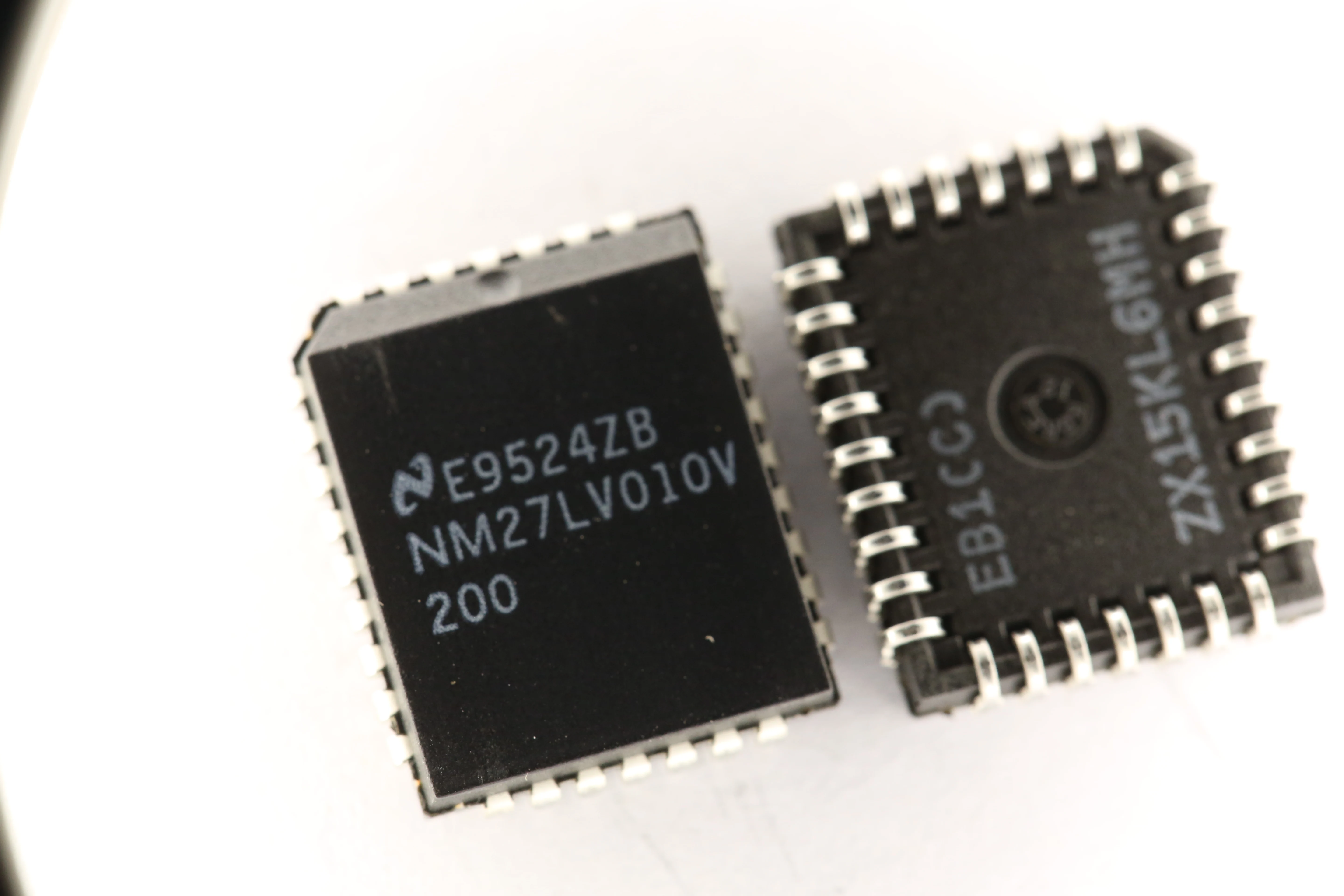 

100 шт. NS E9524ZB NM27LV010V200