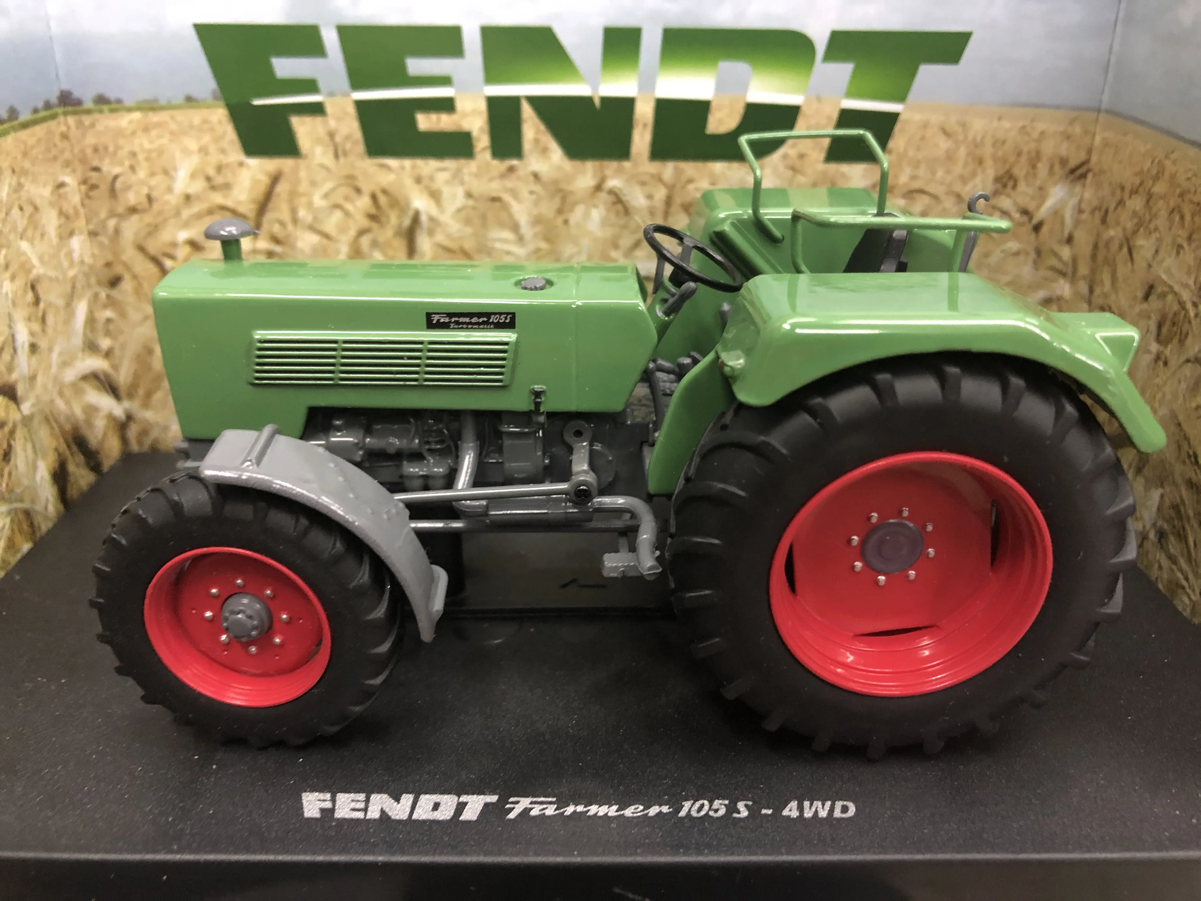 

Коллекционная модель игрушки из сплава подарок UH 1:32 весы Fendt Farmer 105S-4WD Трактор Сельскохозяйственная сельскохозяйственная техника литьевая ...