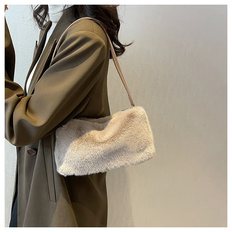 

2022 New Spring Autum Girl Pretty Cute Faux Rabbit Fur Handbag Shoulder Messenger Bag Tote Fashion Women Long Fur Grass Handbag