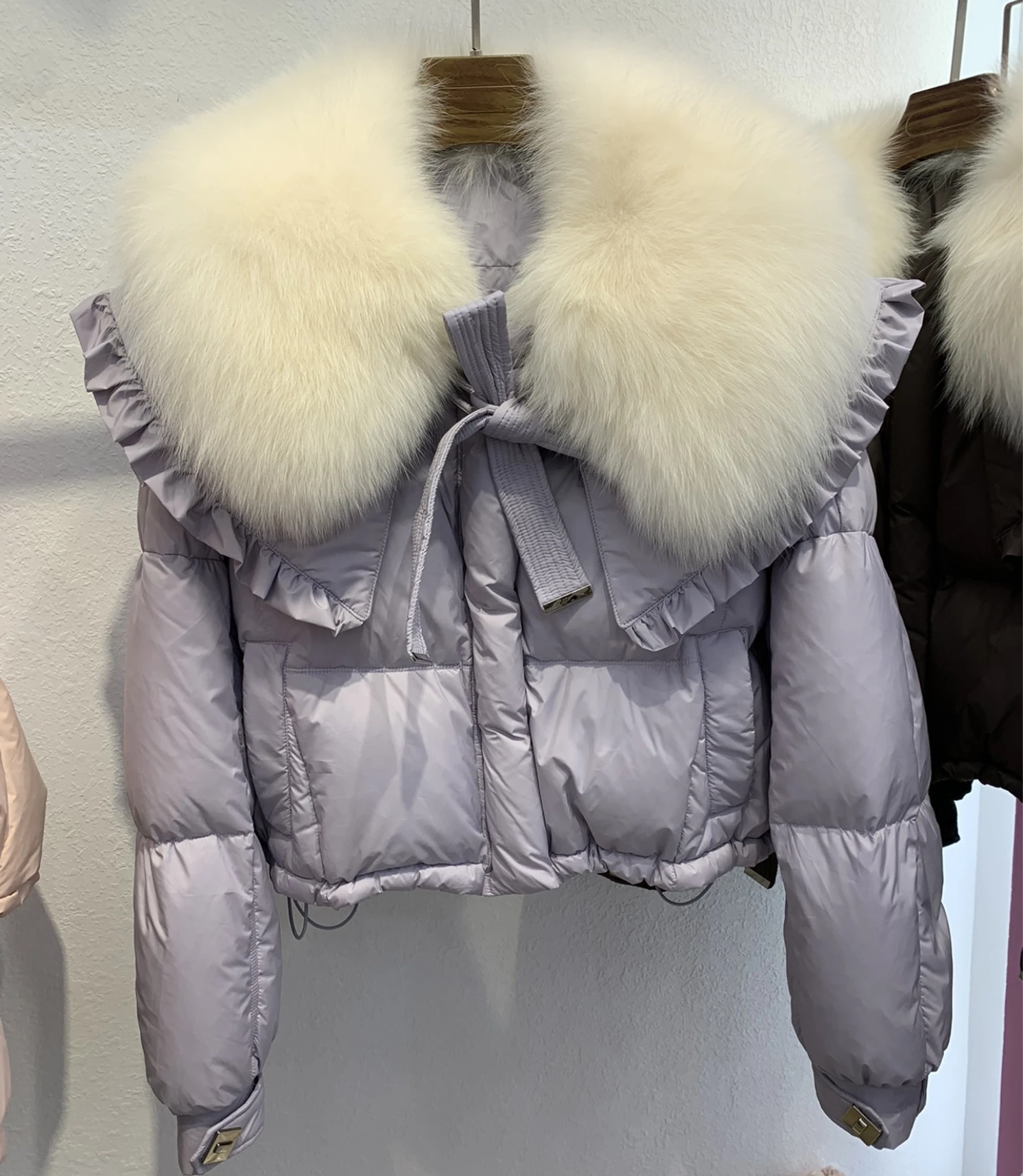 2023 натуральный мех роскошный большой короткий пуховик с воротником из