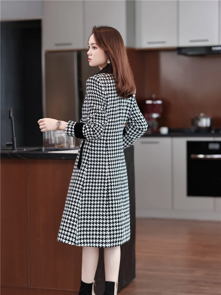 Women Elegant Plaid Long Blazer Trench Coat Jacket French Fashion Design Vintage Slim Double Breasted Windbreaker Female Outwear