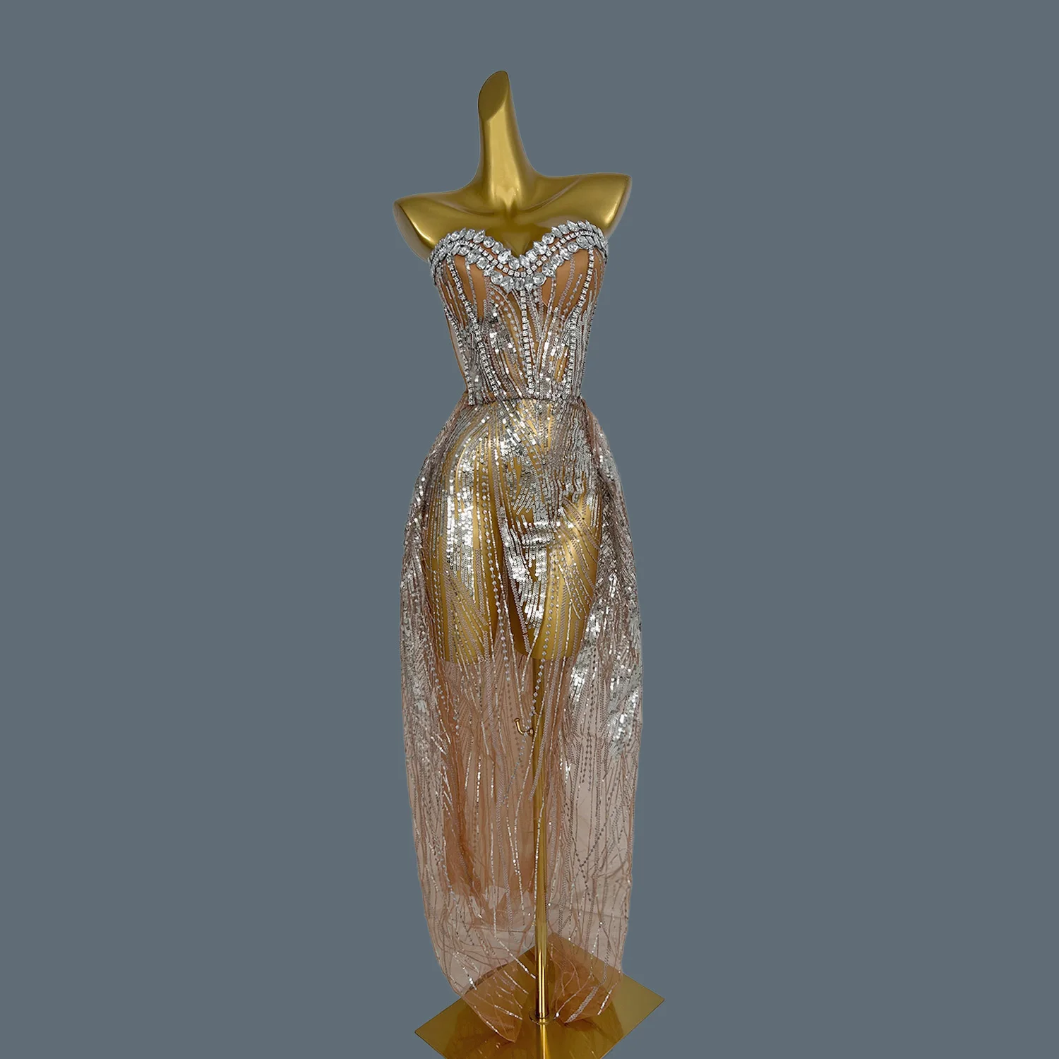 Новинка 2024 серебряное блестящее женское платье без бретелек со стразами длинное