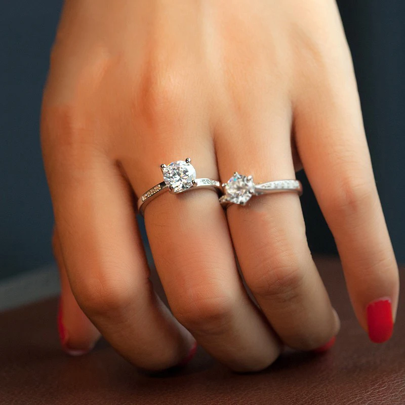 

Ring Free Shipping Items Crystal Cubic Zirconia Fashion Rings for Women Engagement Wholesale Simple Fidget Wedding Bands Party