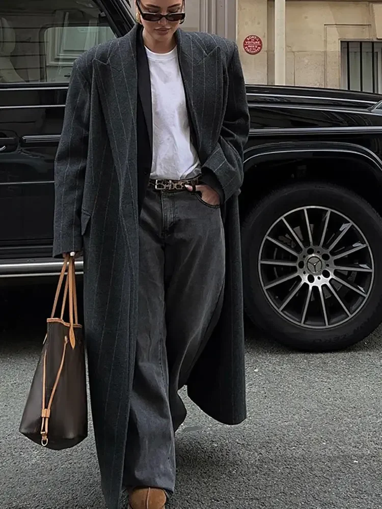 Женское шерстяное пальто в полоску темно-серое Свободное длинное с отложным