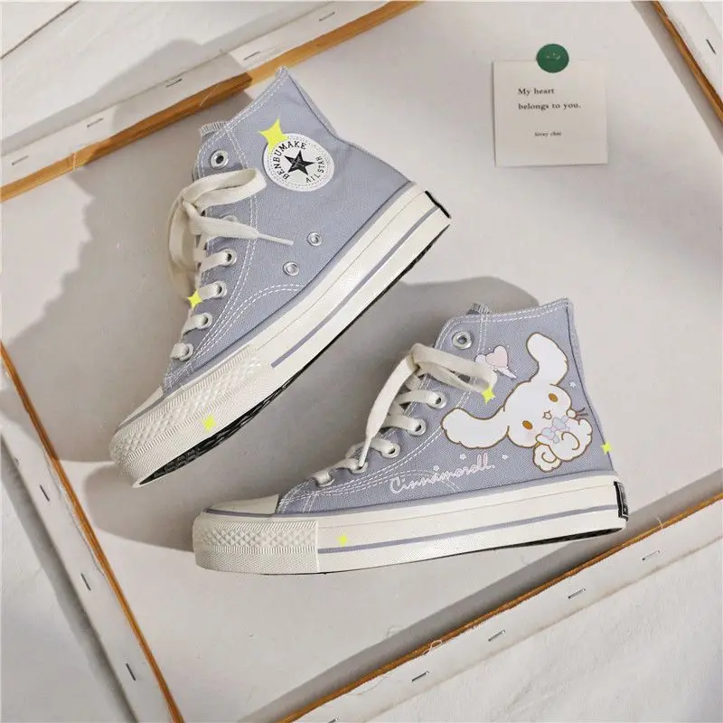 Фото Kawaii Sanrio Cinnamoroll Новинка 2022 аниме мультфильм милые новые высокие холщовые туфли школьная обувь игрушки для девочек подарок №2