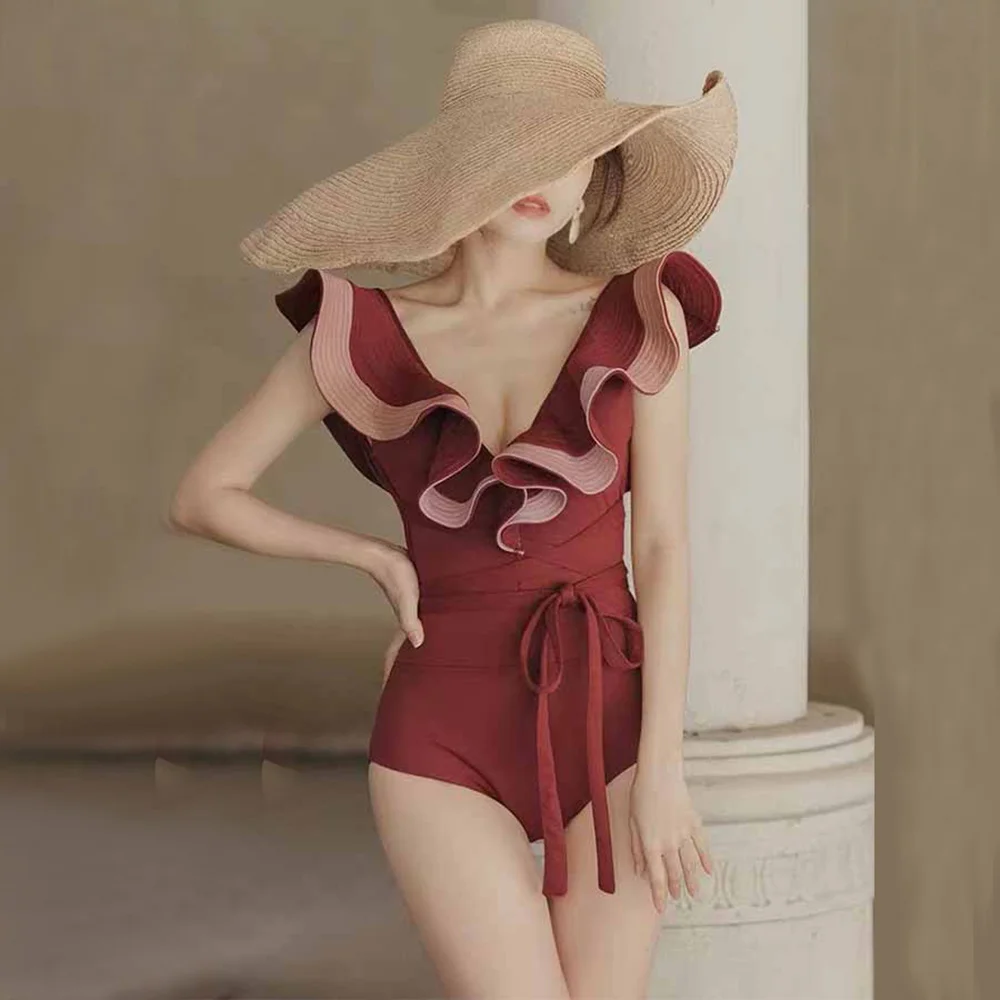 

Женская красная пляжная одежда с оборками, купальник с V-образным вырезом в пляжном стиле, роскошные купальные костюмы для фотографий, сексуальная новая модная летняя одежда 2023