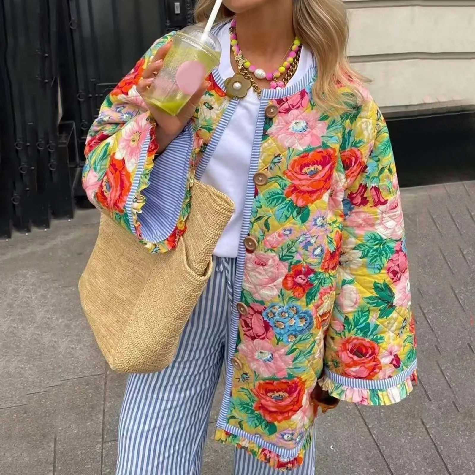 

2023 укороченная Хлопковая женская Легкая короткая куртка с длинными рукавами и цветочным принтом Стеганое пальто на подкладке зимняя верхняя одежда с открытой передней частью