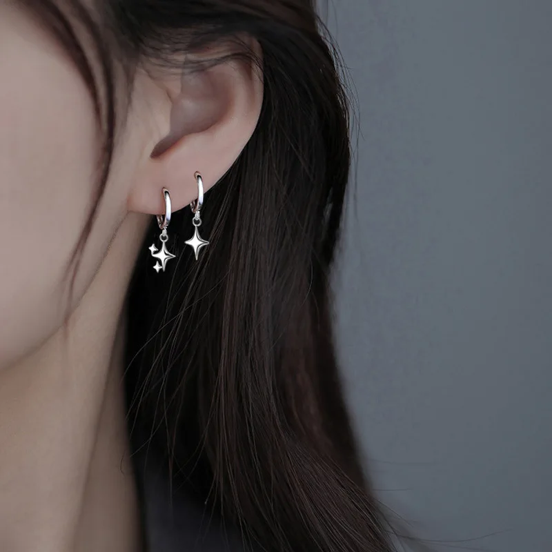 Серьги-кольца женские серебристые с пряжкой в виде звезд