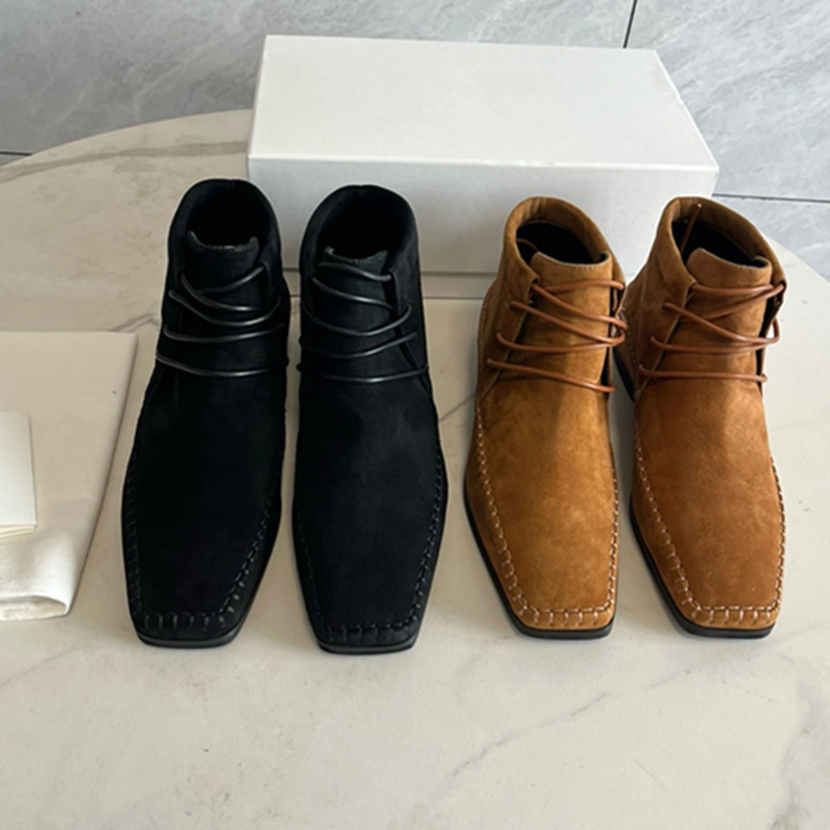 Женские кожаные ботинки в стиле ретро с ремешком