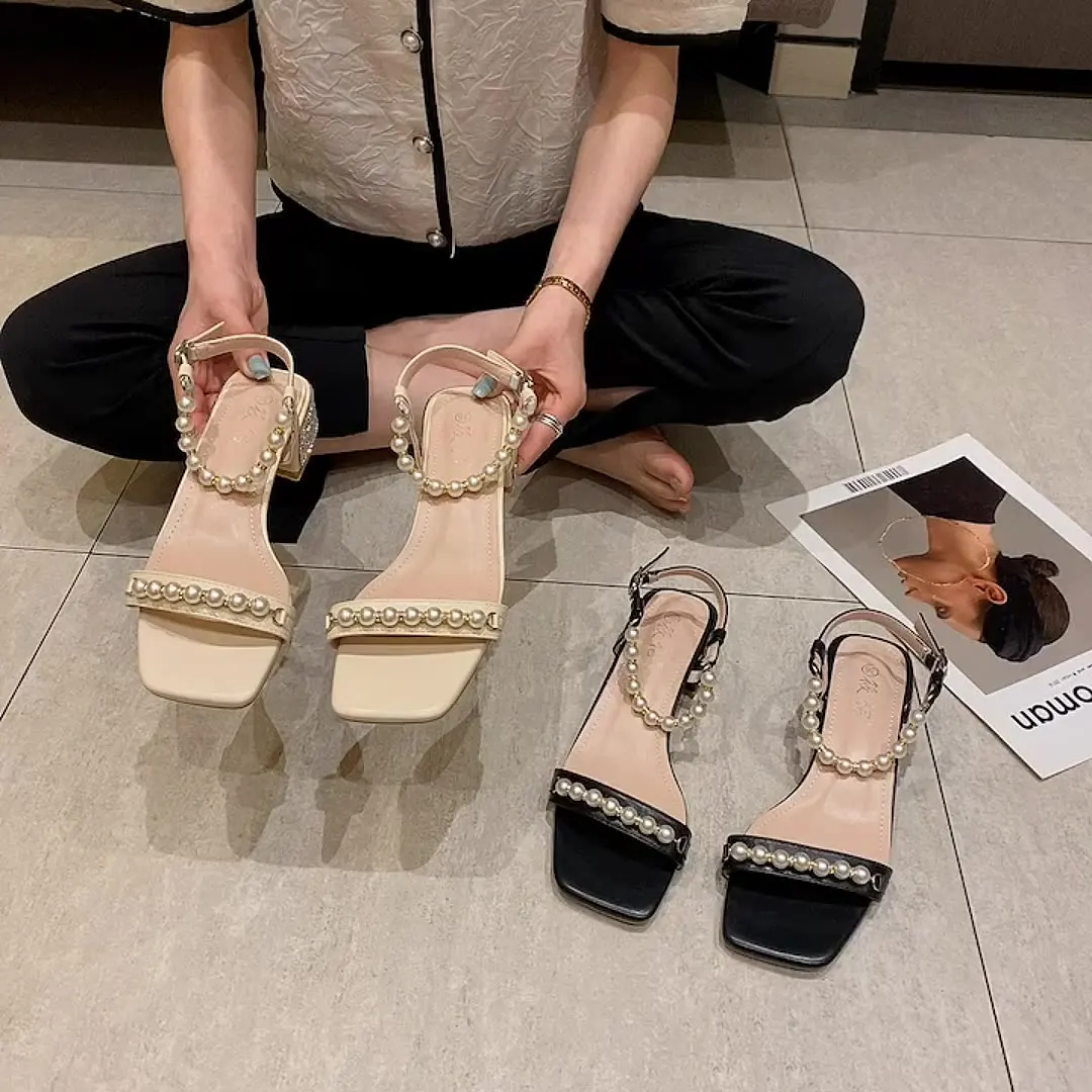 

Босоножки женские кожаные на низком каблуке, с ремешком и пряжкой