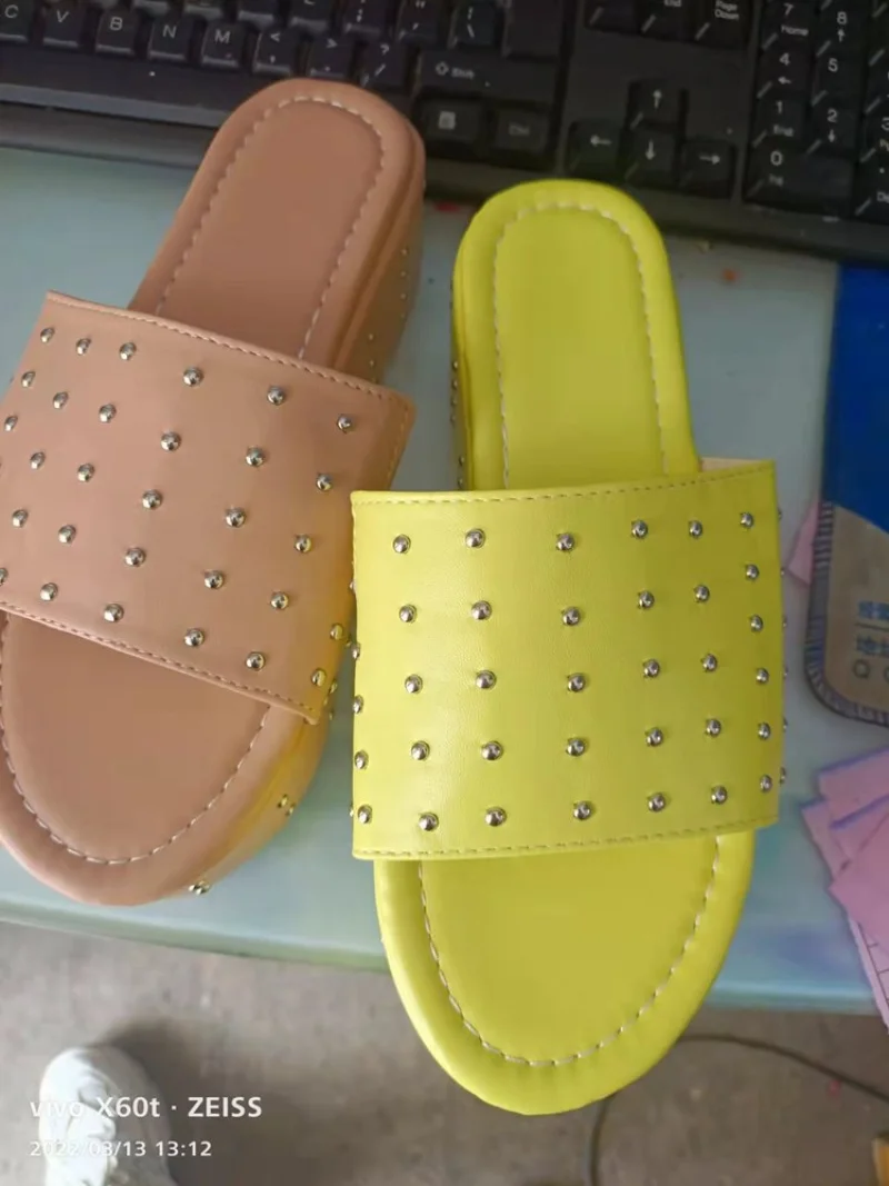 Summer Hot Selling Ladies Sandals 2022 New Platform Thick Bottom Rivet Slippers Outdoor Casual Women's Slippers Big 43 Designer