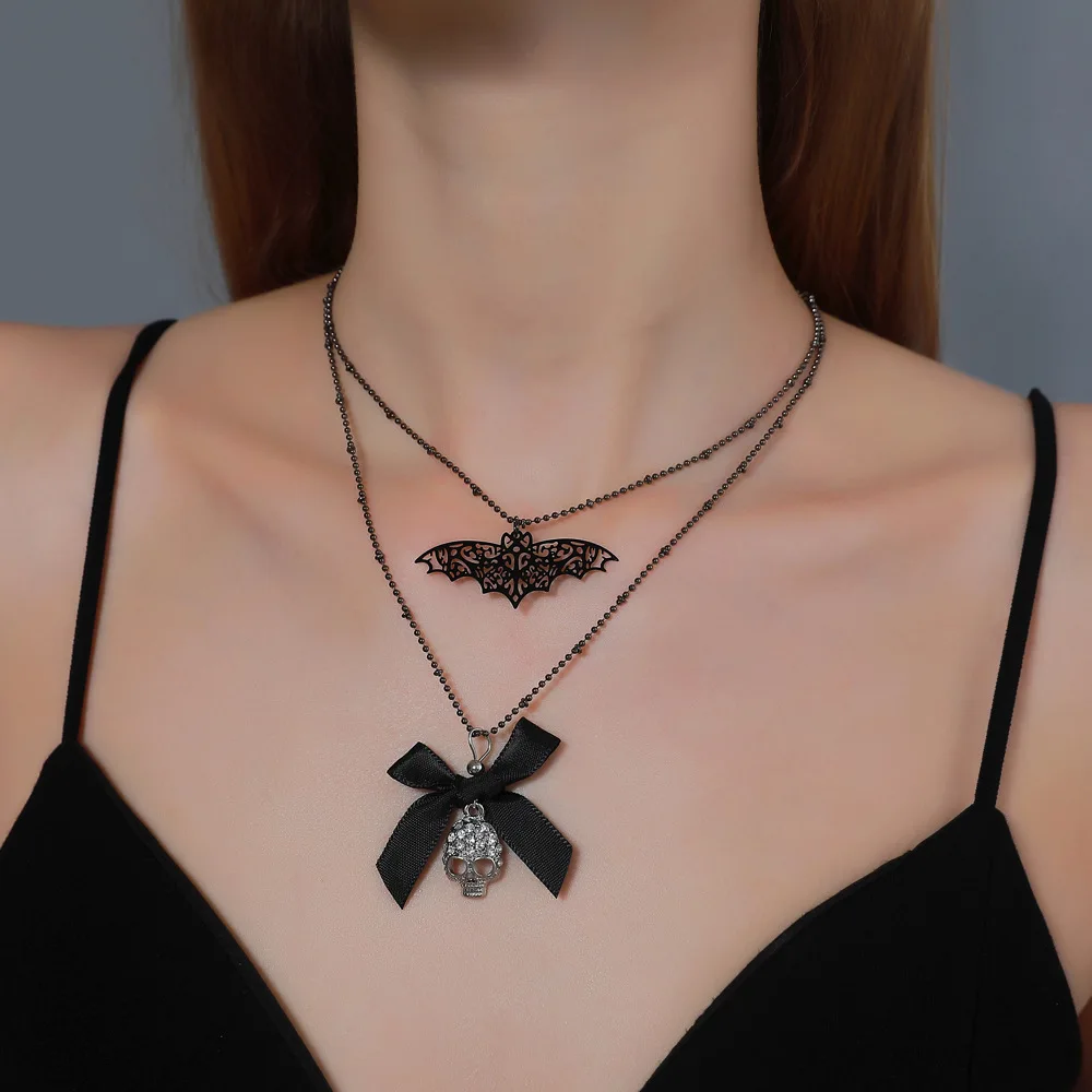 

New Personality Bow Pendant Gothic Dark Bat Skull Necklace for Women Collarbone Chain Gifts Jewelry Wholesale Halloween Jewelry
