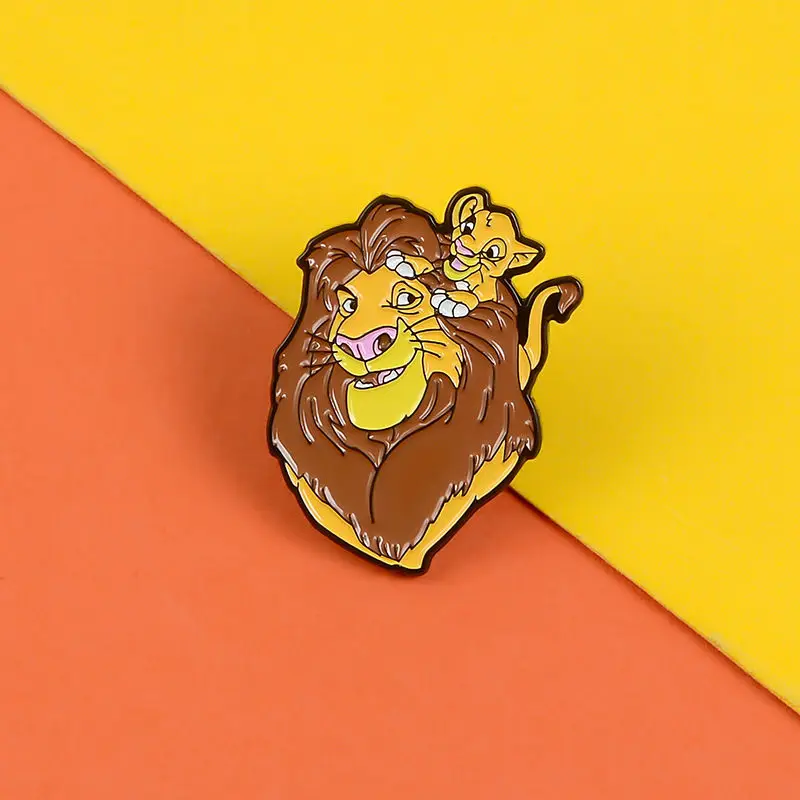 

SALeeee New animated lion brooch cartoon cute classic movie fashion accessories