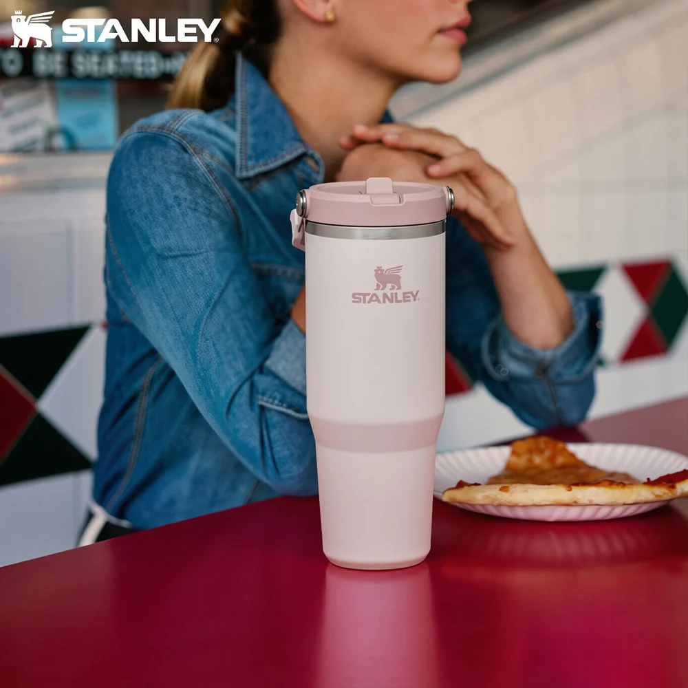Фото Термокружка Stanley 887 мл - Сохраняет холод до 8 часов, с портативной ручкой, стильная, премиум-класса, герметичная, из нержавеющей стали 304, для спорта/путешествий №4