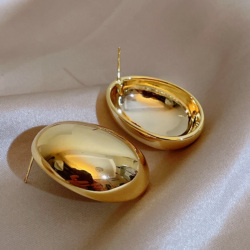 Крупные нестандартные круглые металлические серьги-гвоздики для женщин