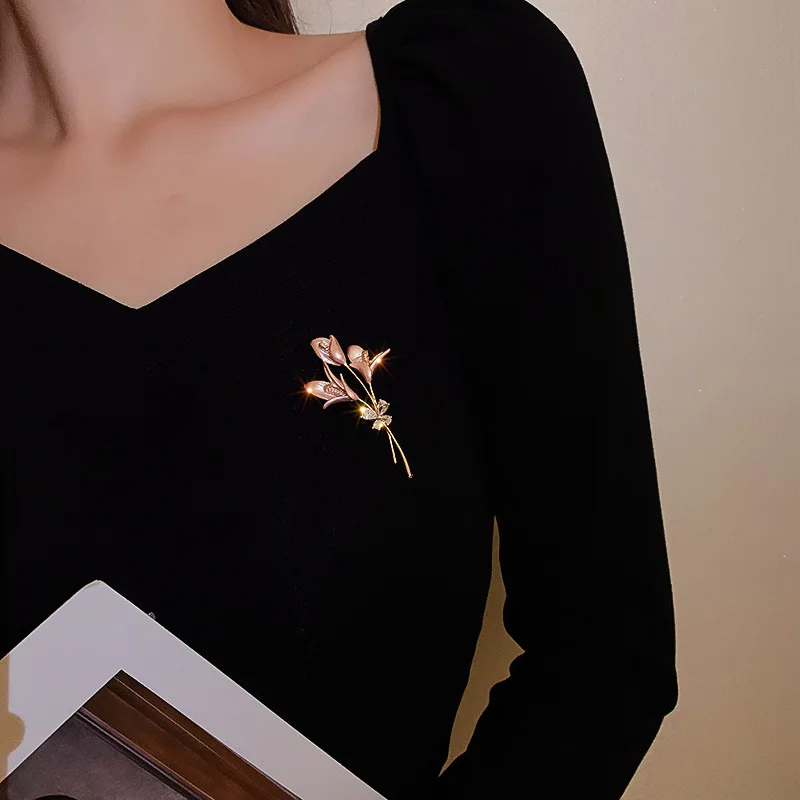 

U-Magical Exquisite CZ Zirconia Flower Brooches for Women Individuality Brass Pink Color Butterfly Gold Metal Brooch Jewelry