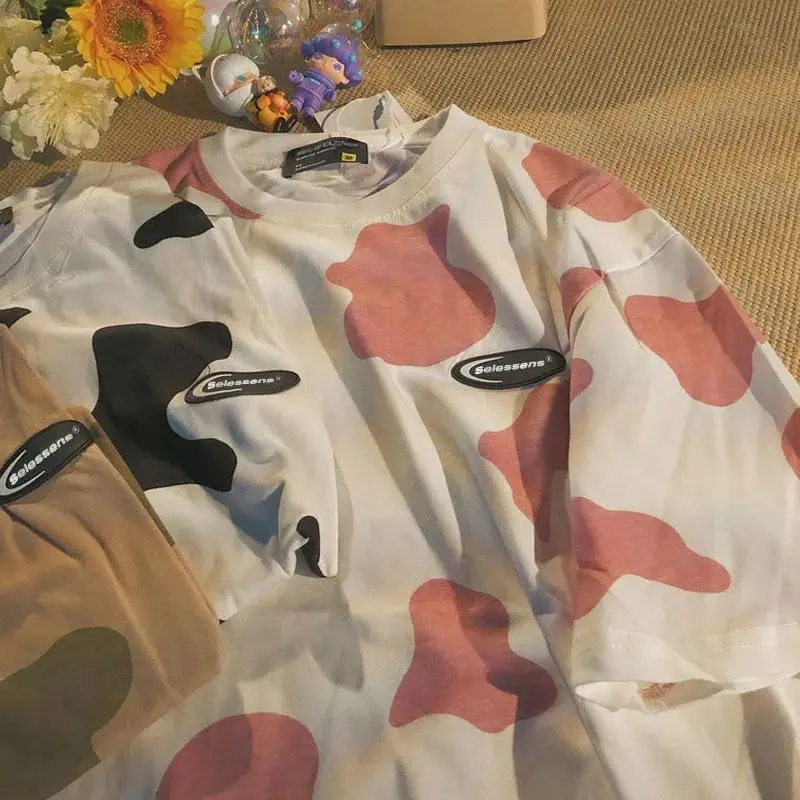 Женская футболка в стиле Харадзюку розовая с принтом молочного цвета и