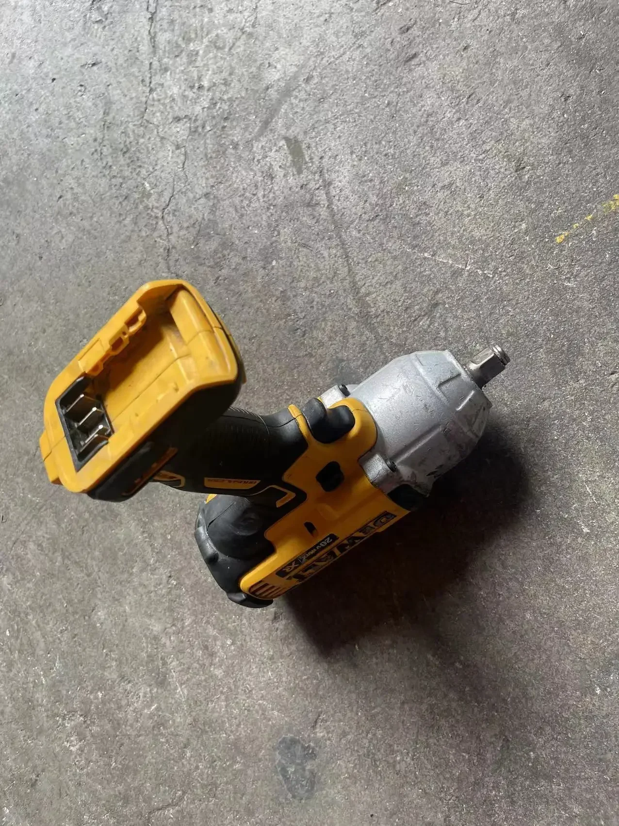 DEWALT DCF899 20 в бесщеточный 1/2 дюйма Гайковерт с высоким крутящим моментом (только