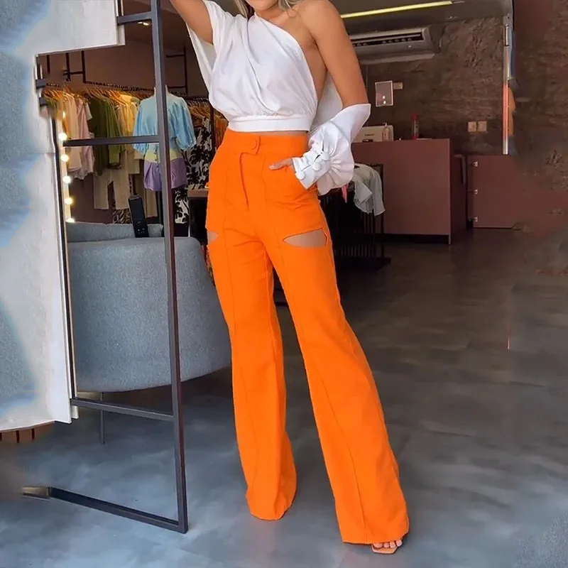 

Женский однотонный костюм, Новинка лета 2023, модный персонализированный дизайн, топ с дырками, повседневные расклешенные брюки, комплект одежды из двух предметов