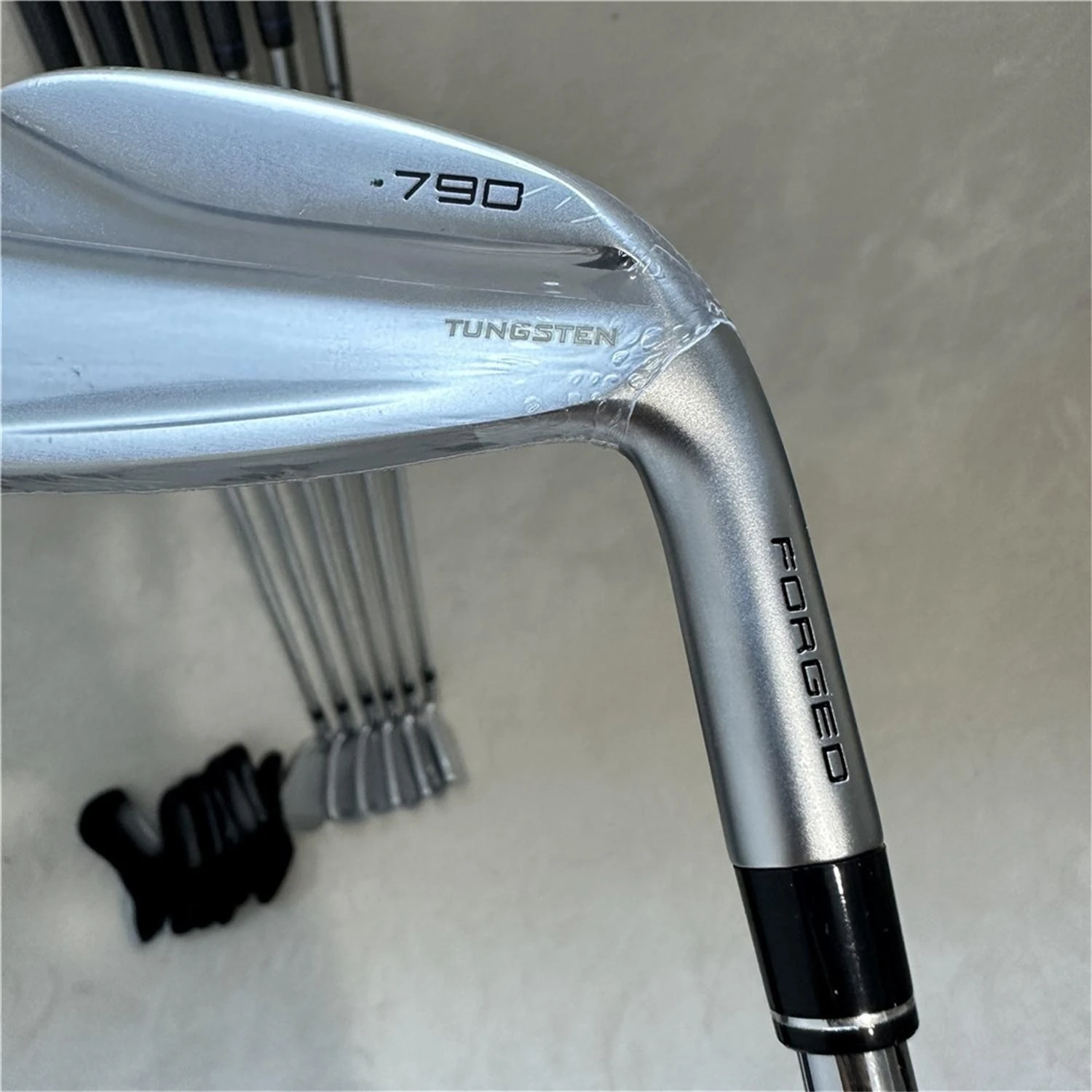 

Men's Golf Iron P790 Irons Set Forged Golf Clubs 456789P Regular/Stiff Steel/Graphite Shafts Headcovers
