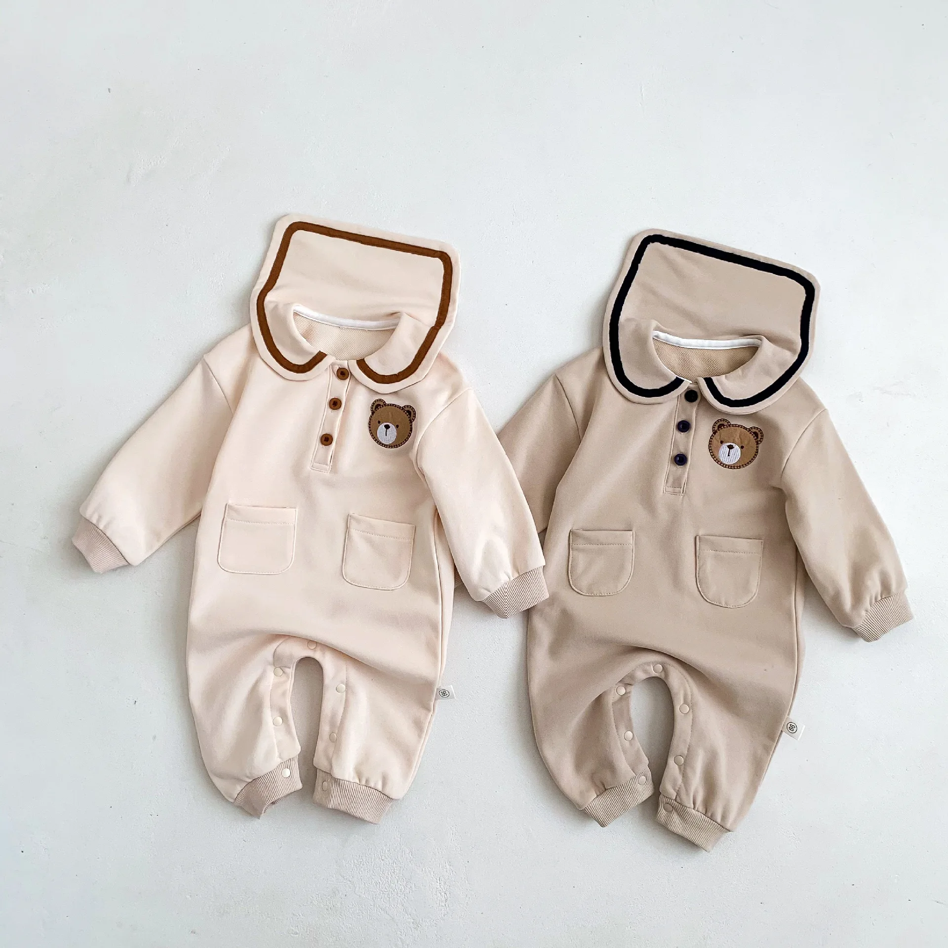 

Новинка весны 2023, Одежда для новорожденных, комбинезоны с отложным воротником для мальчиков, комбинезон для младенцев, комбинезон в английском стиле с медведем для девочек, женская одежда