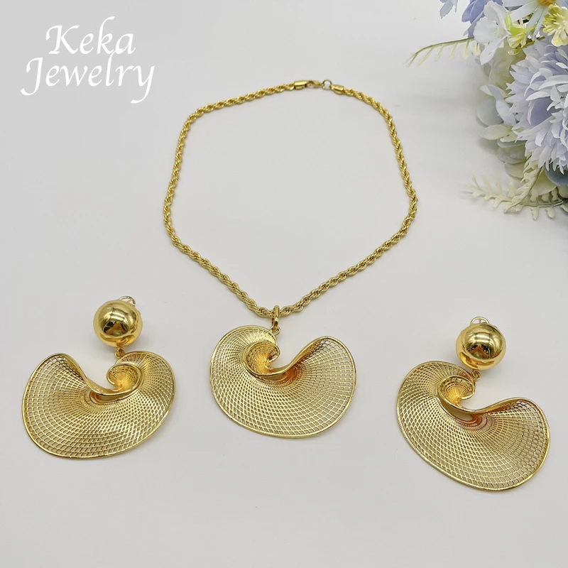 Комплект из колье и серёг с золотым покрытием 22 к