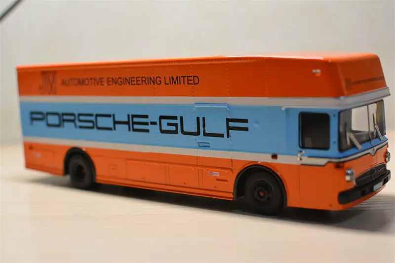 Фото Металлическая модель автомобиля Schuco 1:43: Mercedes-Benz O317, Porsche Transporter Gulf №1