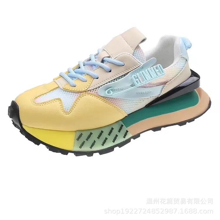 Женские кроссовки на толстой подошве